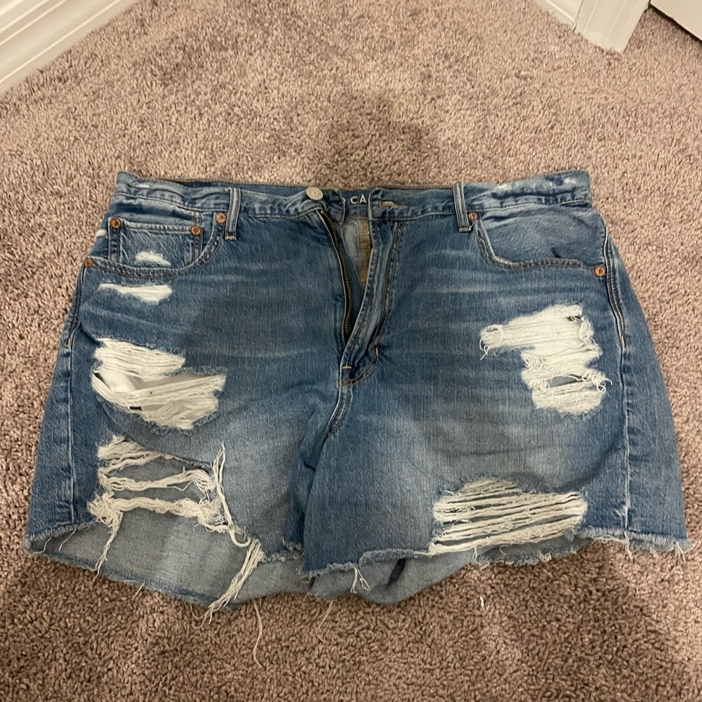 High waisted boyfriend jean short from American Eagle size 12